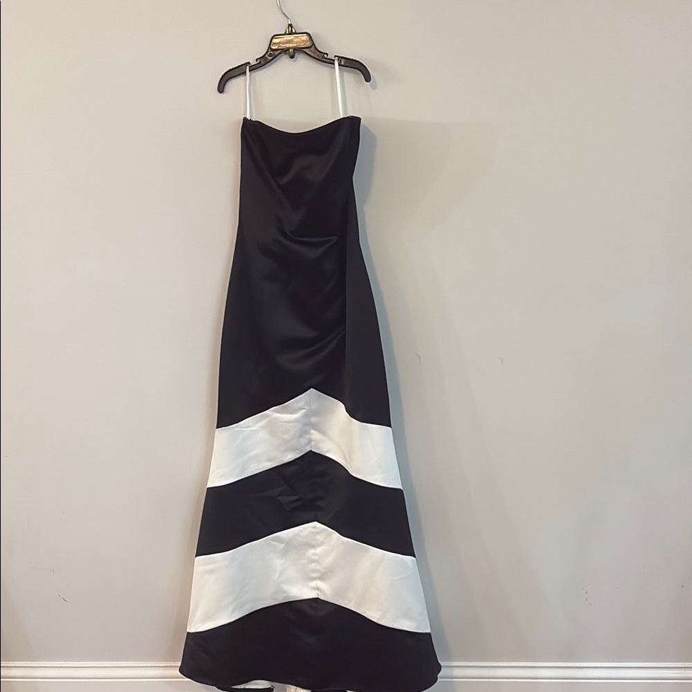 Elegant Black and White Strapless Dress